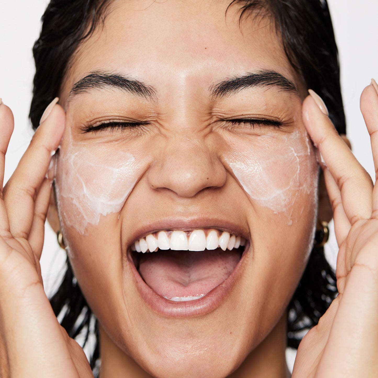 pure-skin-moisturizer-h0 040822_Model_Pure-Moisturizer_200_RT2-V1_RGB040822_Model_Pure-Moisturizer_200_RT2-V1_V1_IGF.jpg