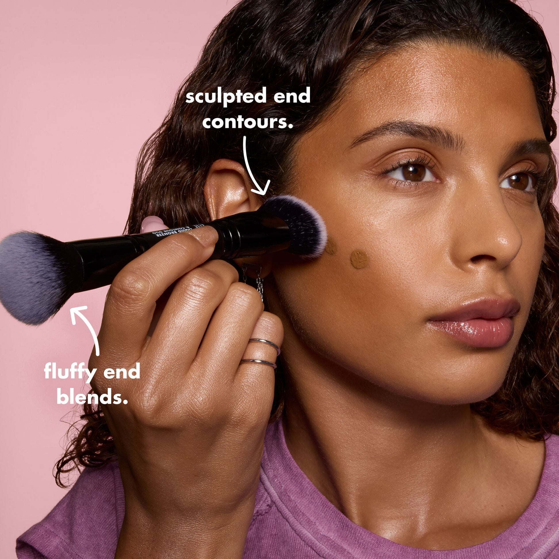 liquid-bronzer-and-contour-duo-brush-f0 0426_EDU_LiquidBronzer_ContourDuoBrush_BenefitModel.jpg