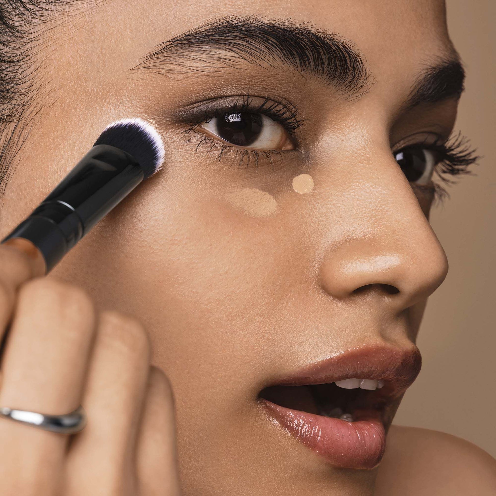 tap-and-blend-concealer-brush-d9 042925_Dipti_SoftGlam_Brushes_App_0044_477_w3QC_IGF.jpg