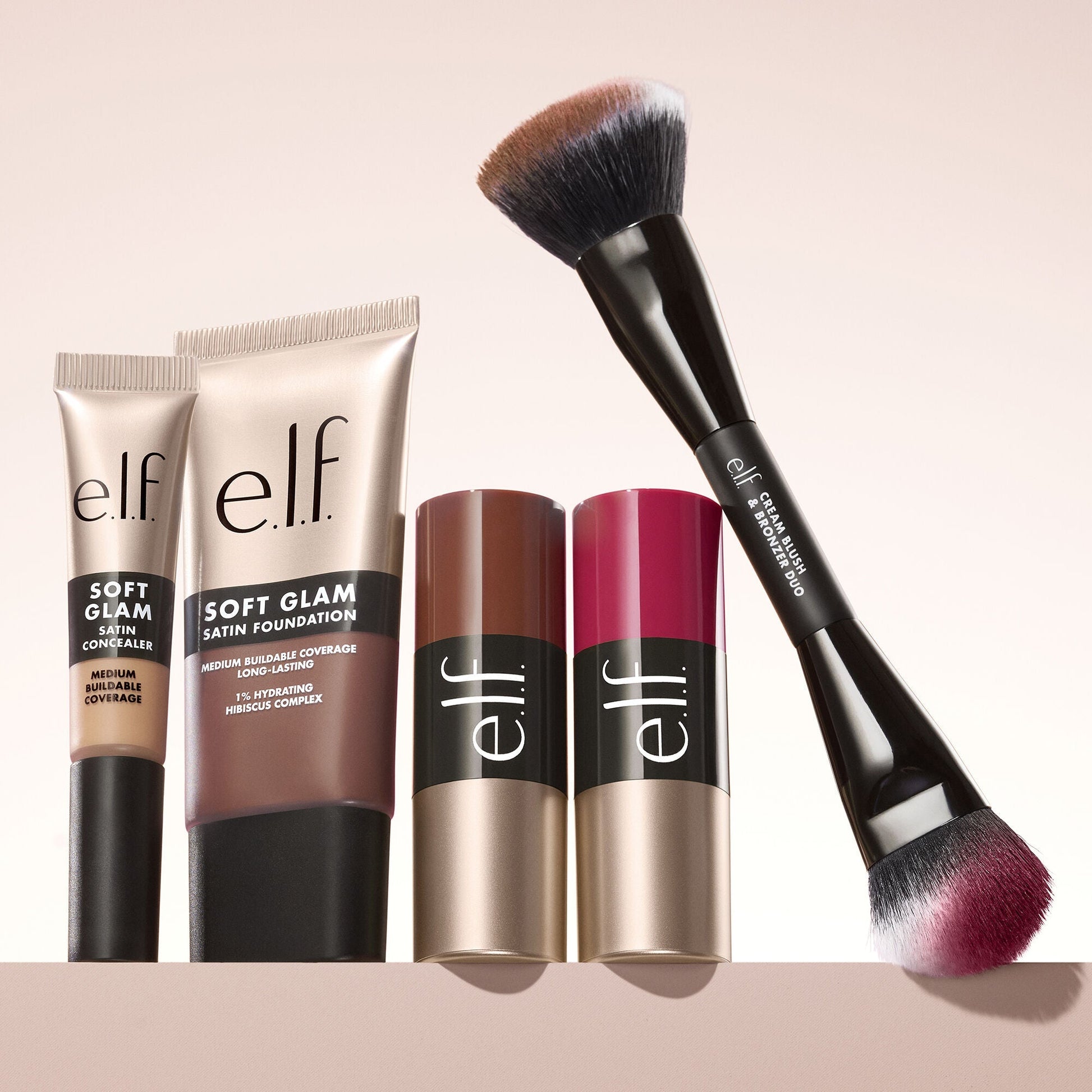 cream-blush-and-bronzer-duo-brush-e2 100225_SoftGlam_Family_0599_MAIN_CLEAN_FOCUS_01_w3QC_RGB_e6629409-dc63-4e11-ad91-1563bf1b72e0.jpg