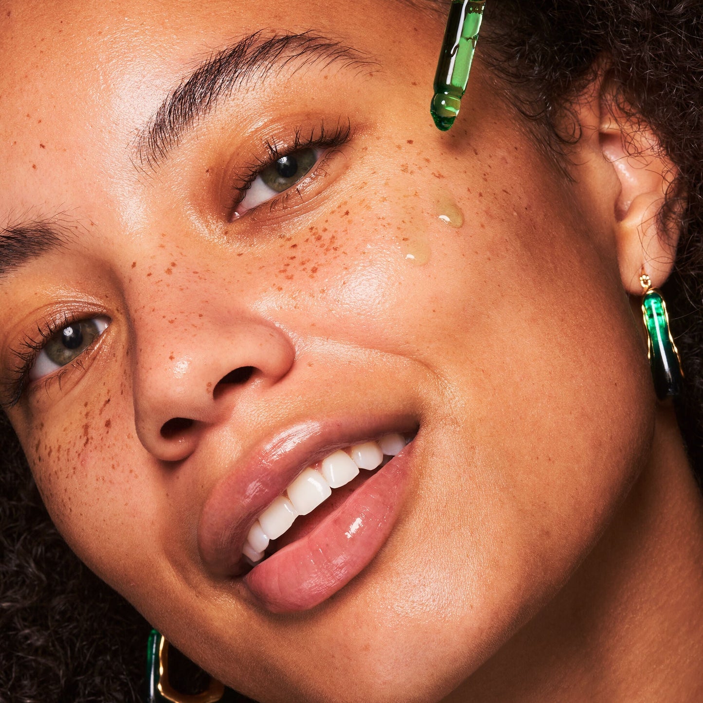 plz-clarify-facial-oil-a1 100924_SKIN_Drew_PlzC_App_005_v1_RGB_IGF.jpg