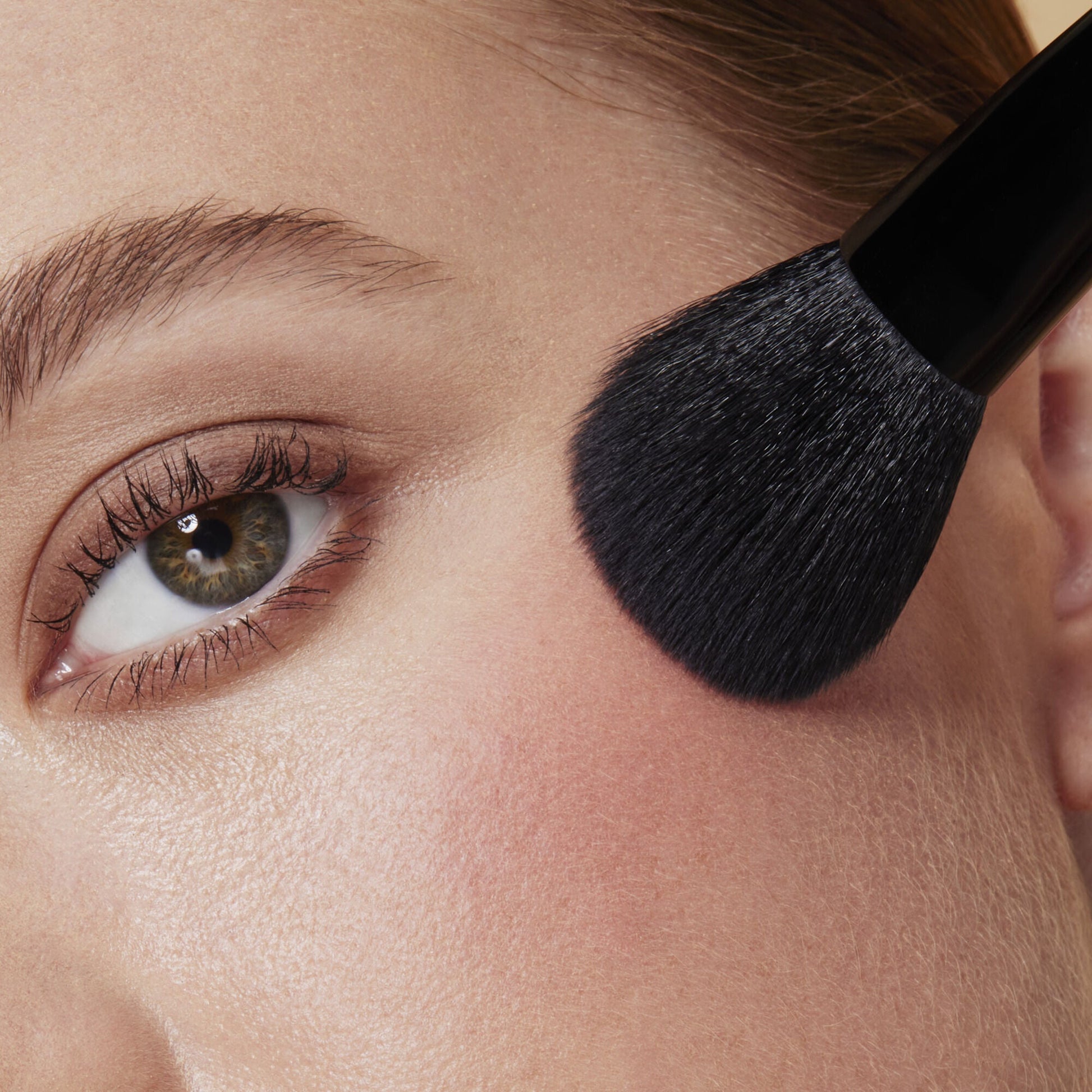 full-face-and-eye-makeup-brush-set-with-travel-case-o3 84674_FULL_FACE_EYE_BRUSH_SET_BLUSH_BRUSH_CARI_0086.jpg