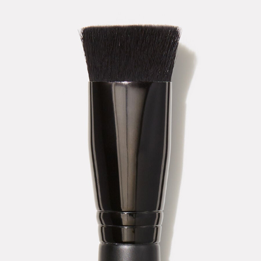 triangular-buffing-foundation-brush-q5 85106_b_TriangularBuffingFoundationBrushwebA.jpg